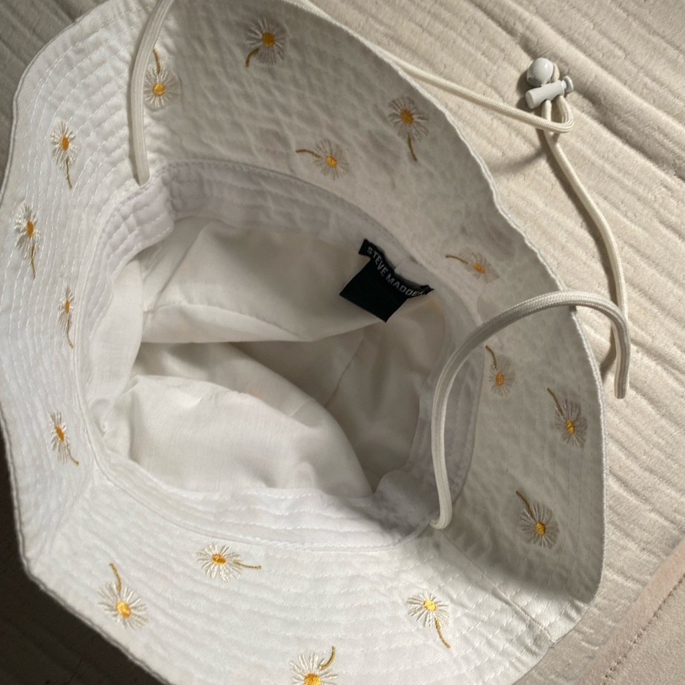 Steve Madden Kids' Cream Hat with Daisy Embroidery